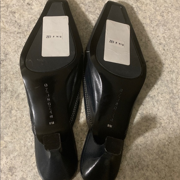 Bandolino Black Heels with Decorative Bow - Picture 3 of 5